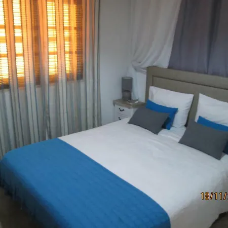 Beachfront House Atalaia Apartman Caniço